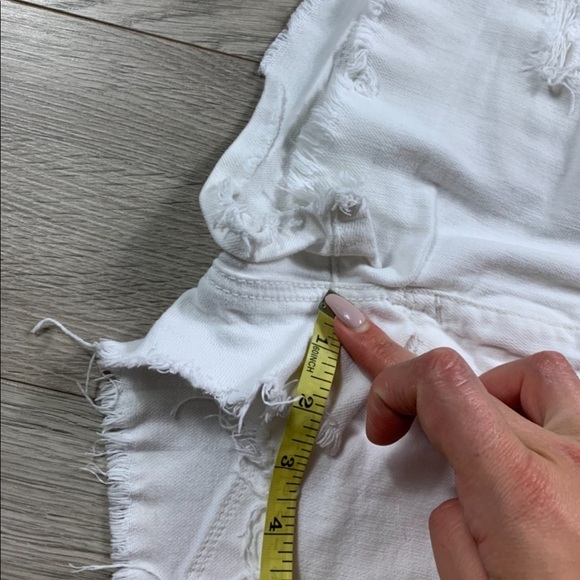 AEO Shortie White Raw Hem Jean Shorts - Picture 10 of 11